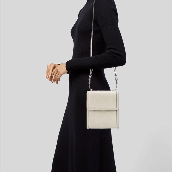 Gucci Elegant Cream Crossbody Bag - Picture 1 of 7